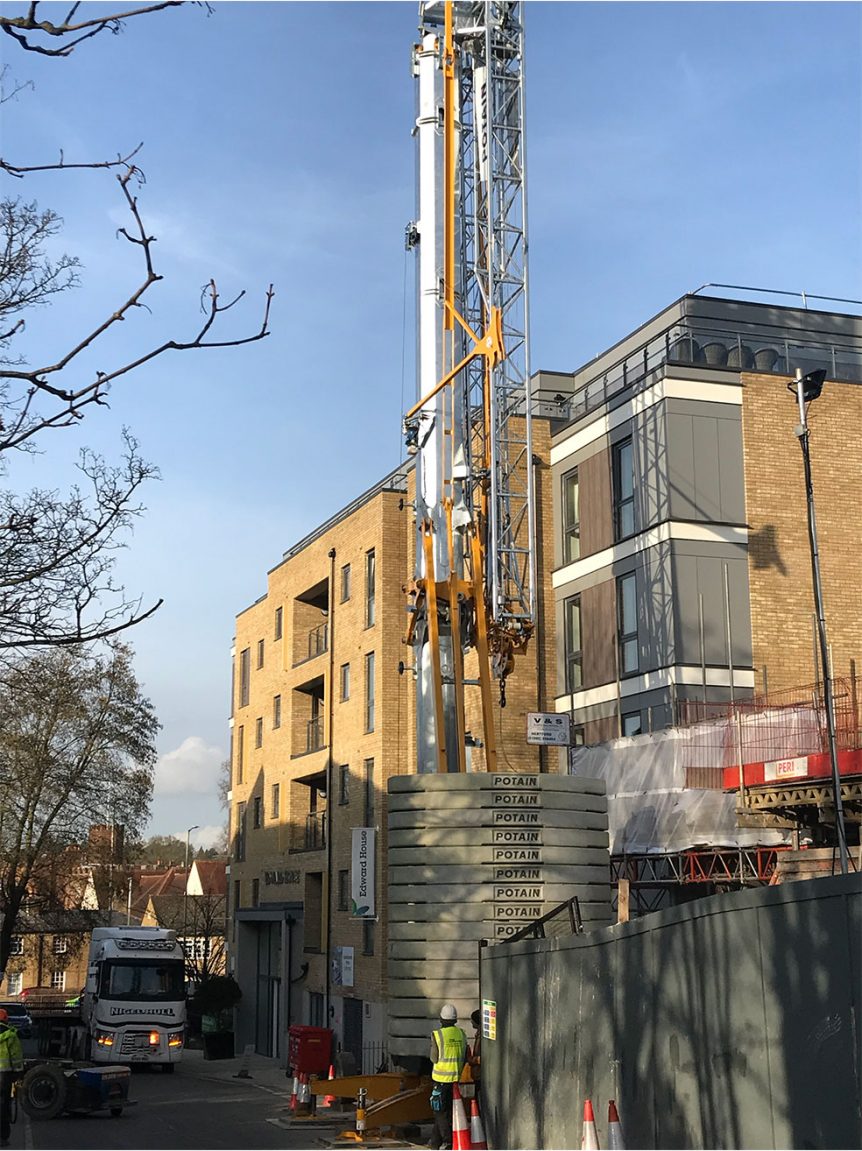 Potain Hup-40-30 self-erecting tower crane