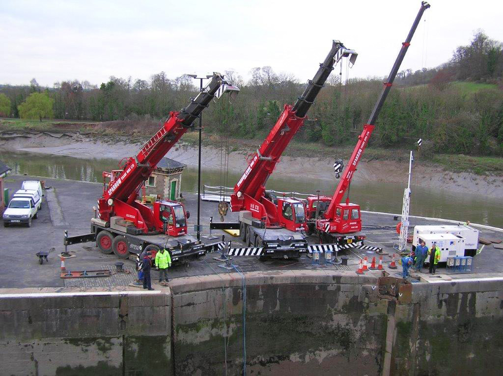 crane lift at locks river Avon