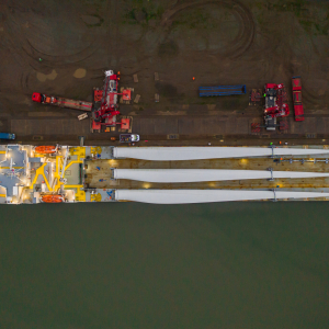 wind turbine crane lift off ship