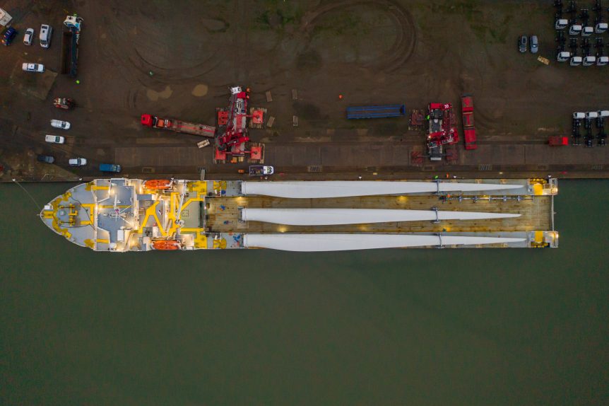 wind turbine crane lift off ship