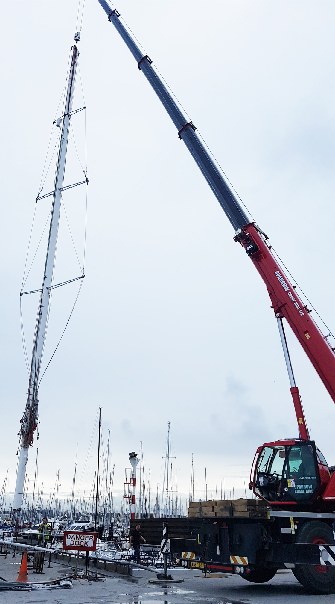 crane lifting mast