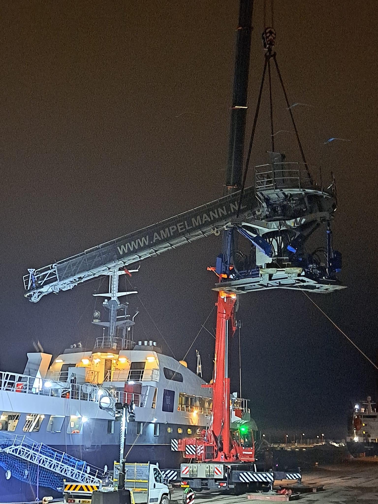 Grove GMK5250L Mobile Crane Working at Avonmouth Dock