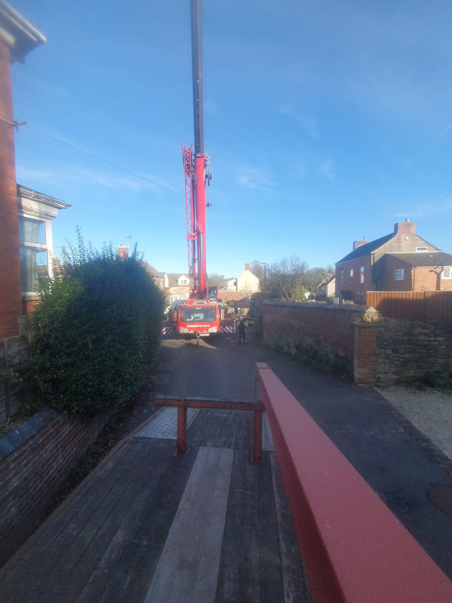 Demag AC1004L placing steel beams