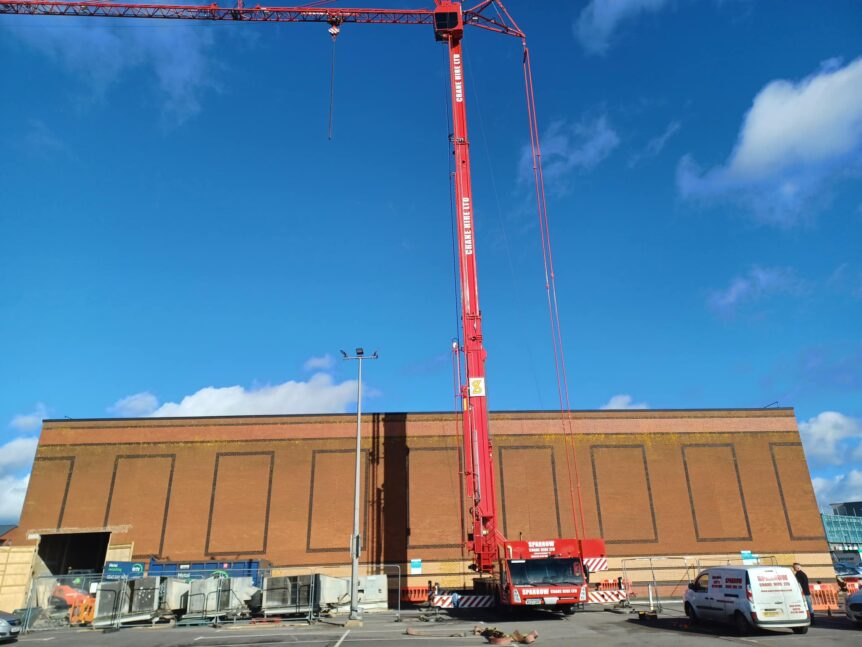 worlds largest crane visits Gloucester