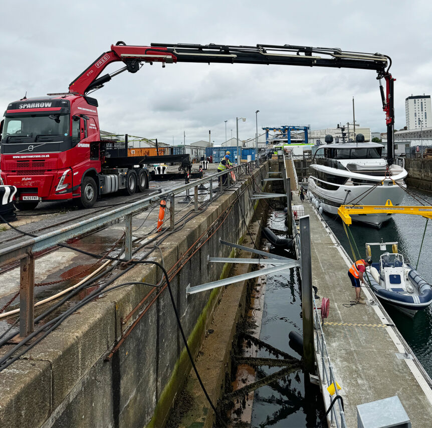 FASS 710 Hiab Plymouth docks