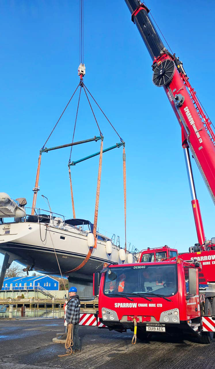 Crane hire yacht