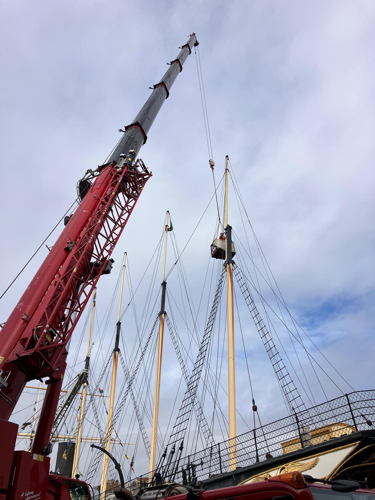 Sparrow Crane Hire helps paint SS Britain's Masts