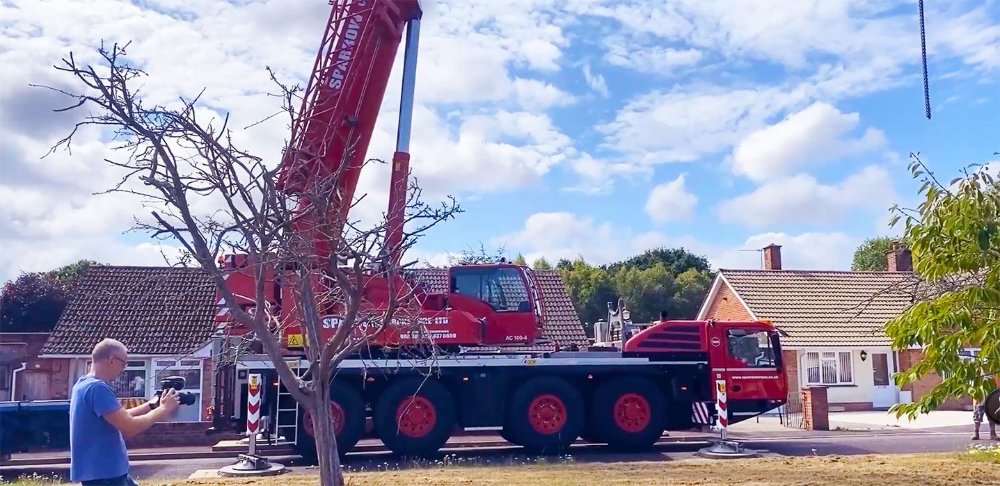 S&D locomotive crane lift