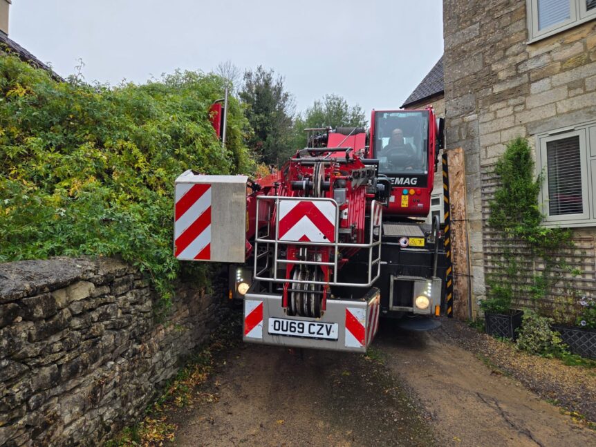 Tight squeeze crane hire