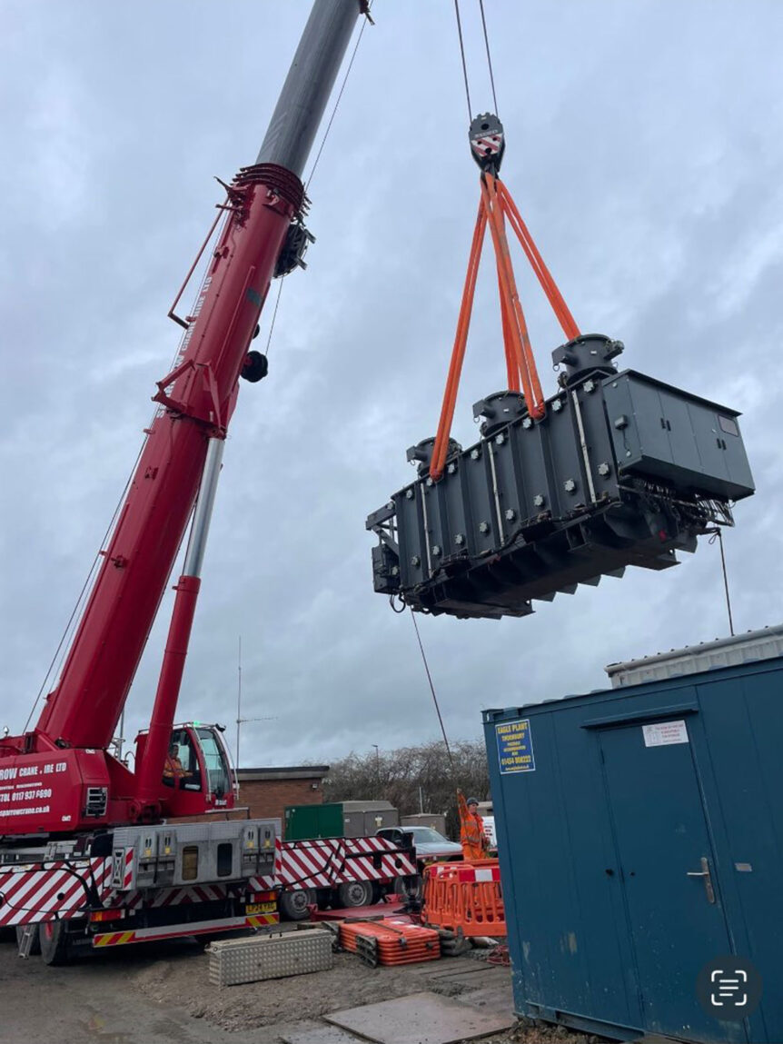 Liebherr LTM1300 55t transformer