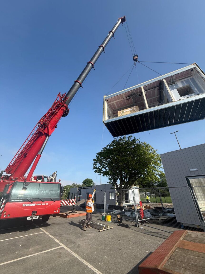 modular buildings crane lift