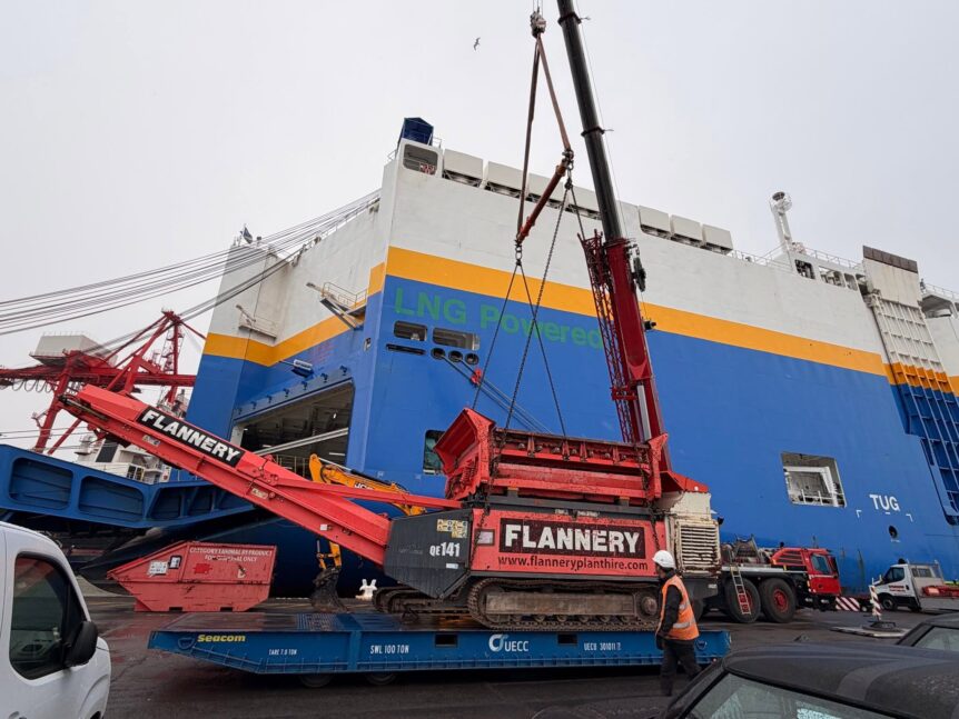 Sparrow Demag AC100-4L and 22te screener