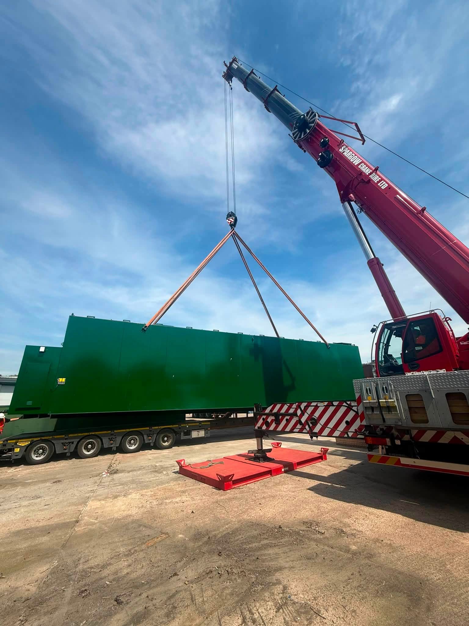 Sparrow Liebherr LTM1300-6.3 Loading 42-Tonne Fuel Storage Tank onto Specialist Transport