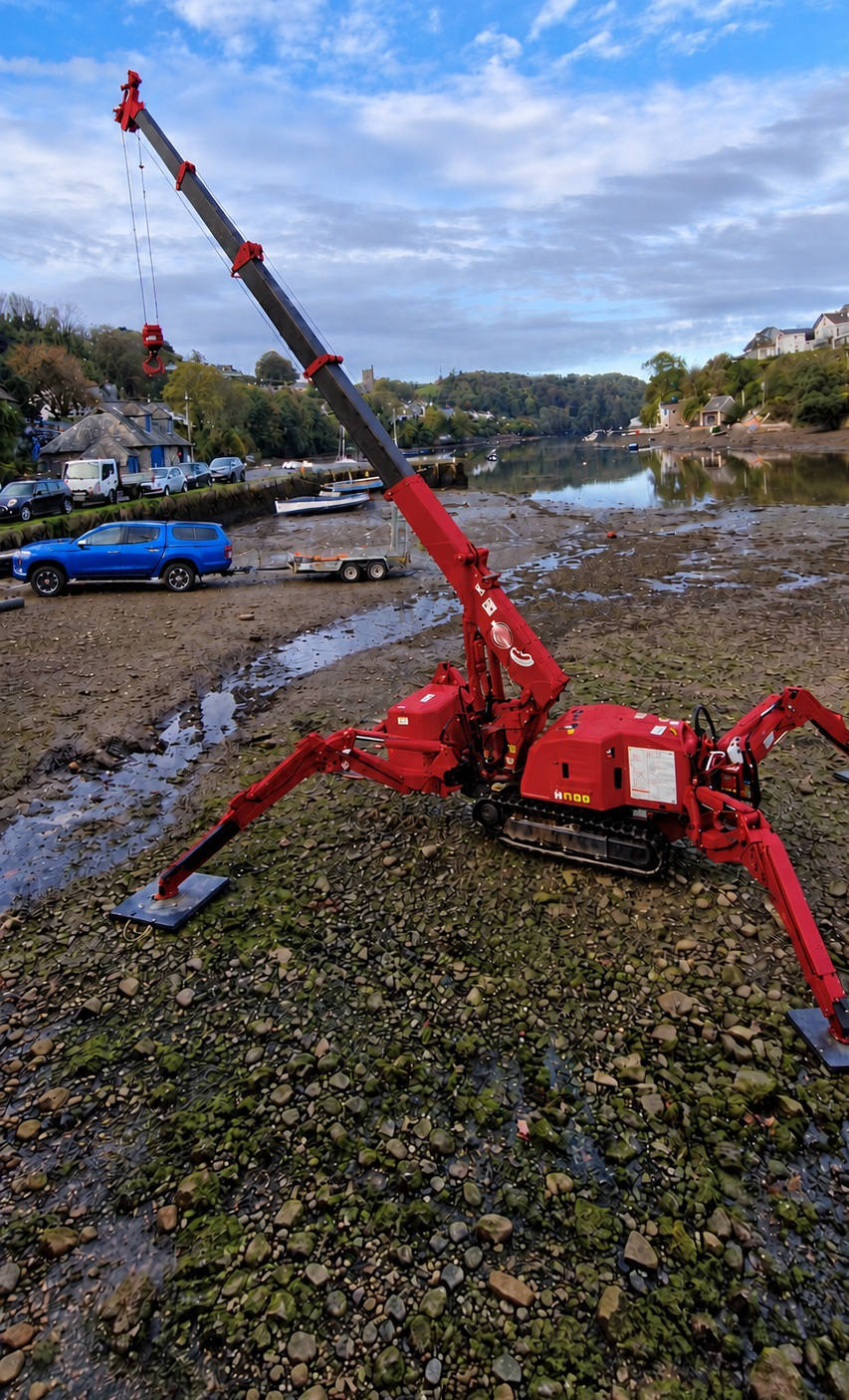 Maeda mc285 outriggers rocky foreshore